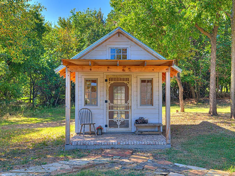 Gated 4-Bed Luxury Home in Edmond, OK – Online Auction