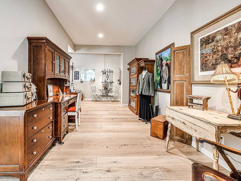 Gated 4-Bed Luxury Home in Edmond, OK – Online Auction