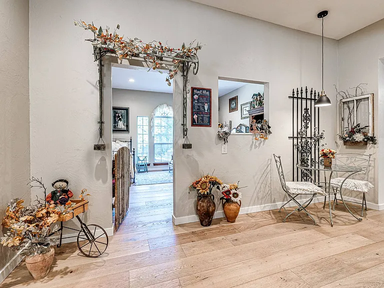 Gated 4-Bed Luxury Home in Edmond, OK – Online Auction