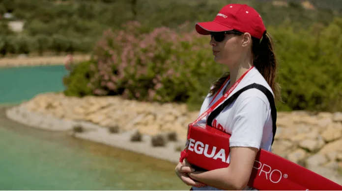 Mastering Professionalism in Lifeguarding: Key Skills and Responsibilities Mastering Professionalism in Lifeguarding: Key Skills and Responsibilities