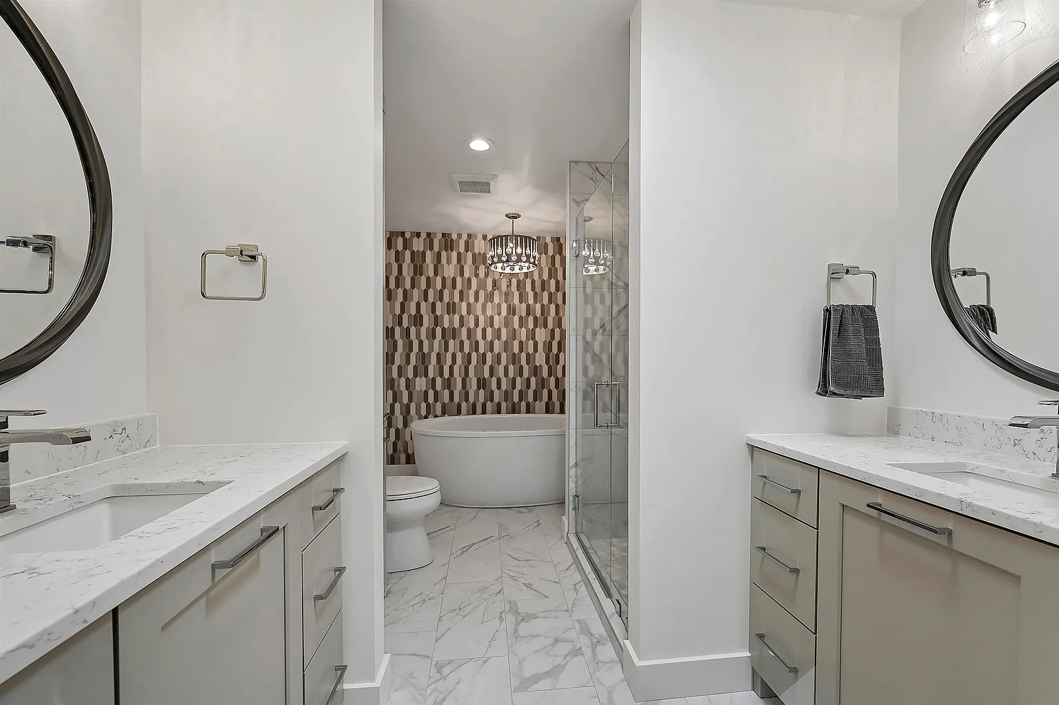 Luxury Home for Sale: 1965 Wizard Way, De Pere, WI 54115