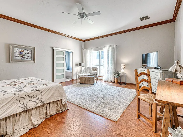 Gated 4-Bed Luxury Home in Edmond, OK – Online Auction