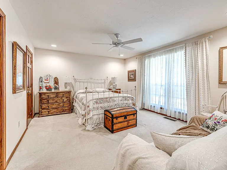 Gated 4-Bed Luxury Home in Edmond, OK – Online Auction