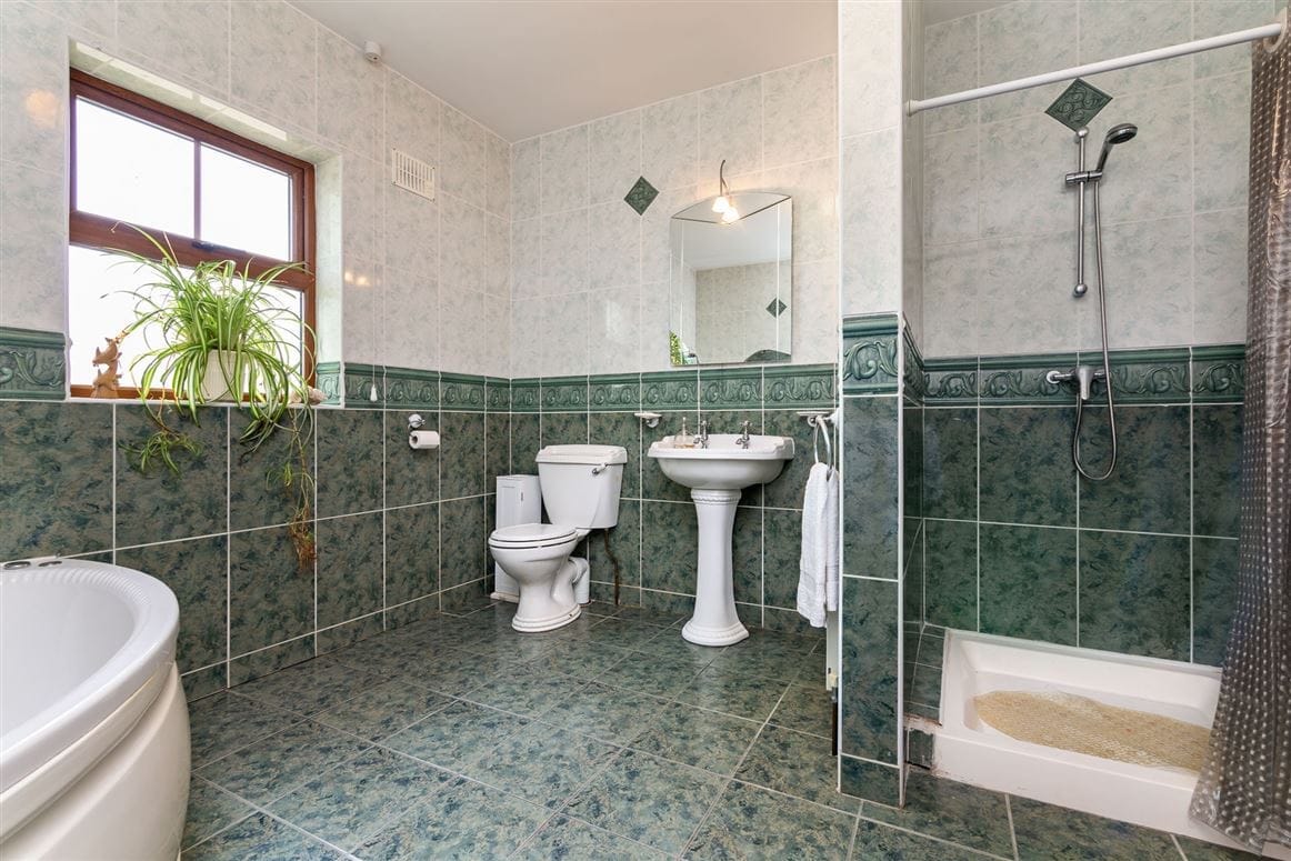 Ashford House - Spacious 6-Bed Family Home in Curry, Co. Sligo €395,000 Irishpublic.com