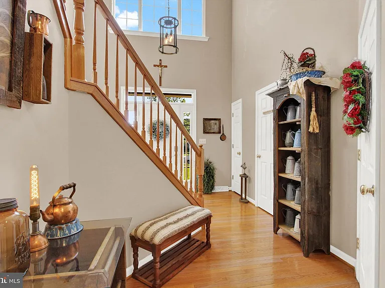 Stunning Family Home in Hanover: 340 Barley Circle