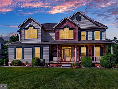Stunning Family Home in Hanover: 340 Barley Circle