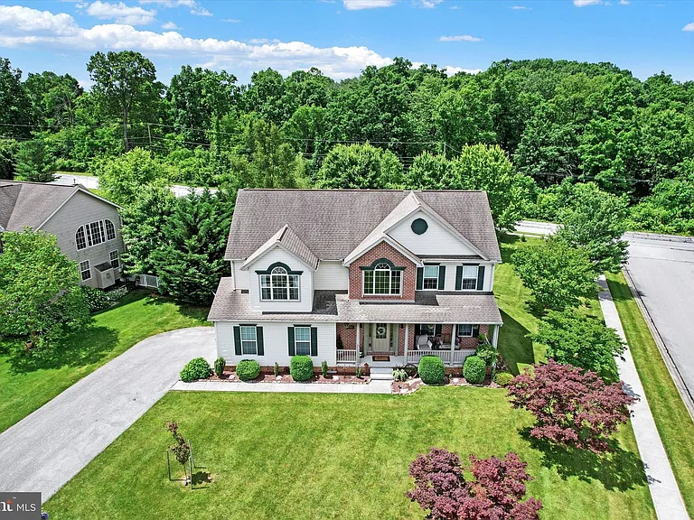Stunning Family Home in Hanover: 340 Barley Circle