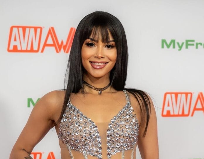 Ari Alectra Biography, Wiki, Figure, Age, Height, and Net Worth Ari Alectra Biography, Wiki, Figure, Age, Height, and Net Worth