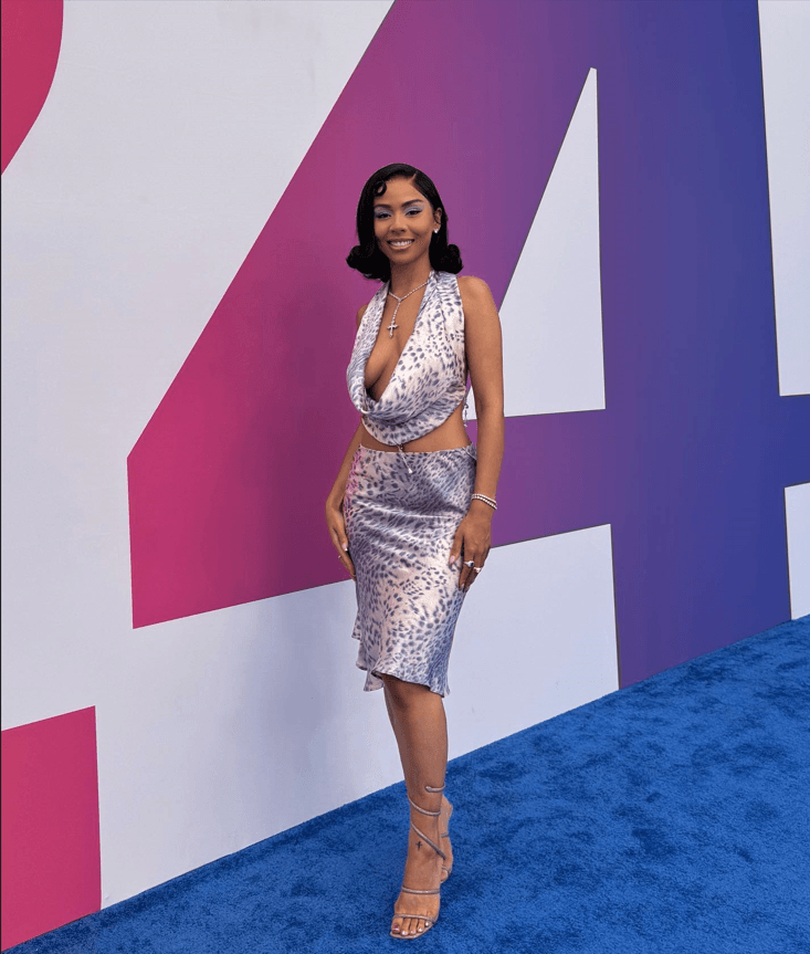 Mariah the Scientist, an American R&B singer-songwriter, from her early life to her career highlights, net worth, and personal life photos