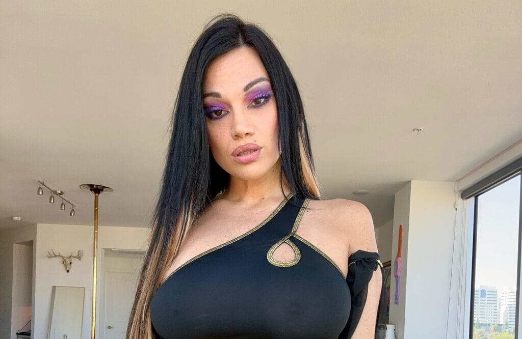 Mona Azar Full Biography, Age, Height, Family, and Net Worth